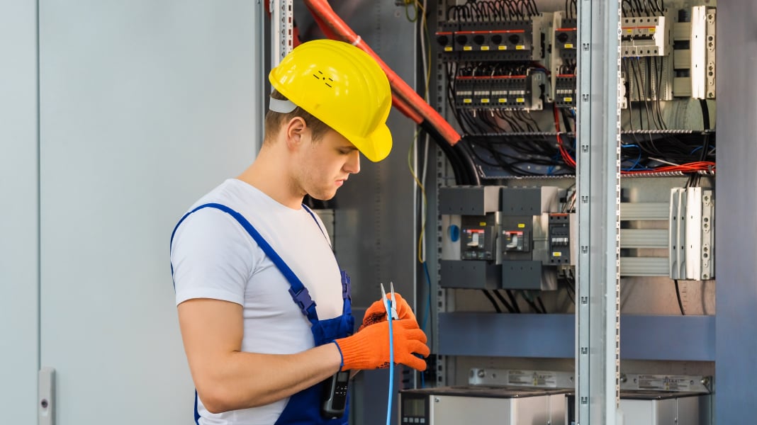 Electrician investigating Circuit breaker